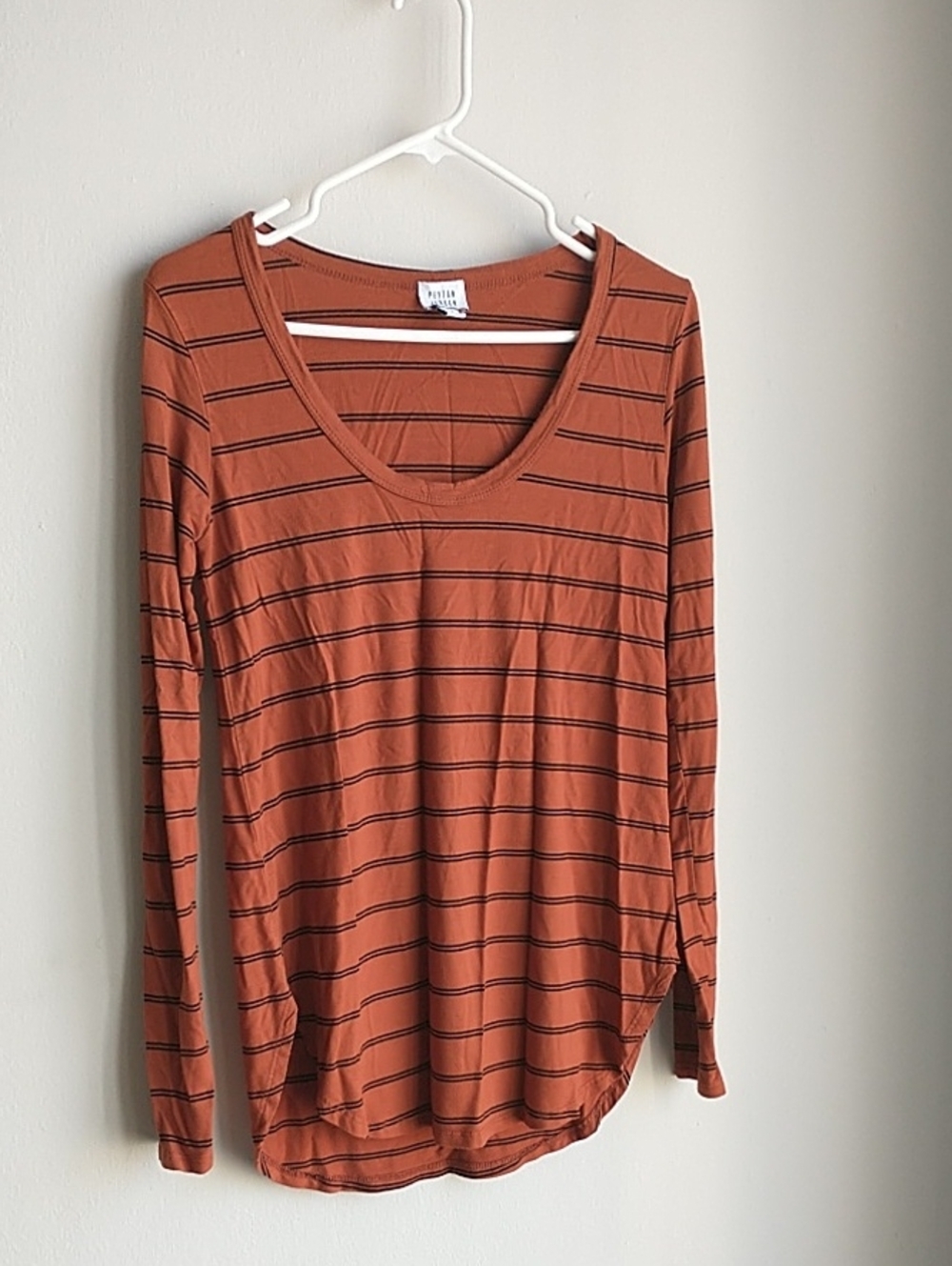 Striped Long-Sleeve Scoop Neck Tee in Rust